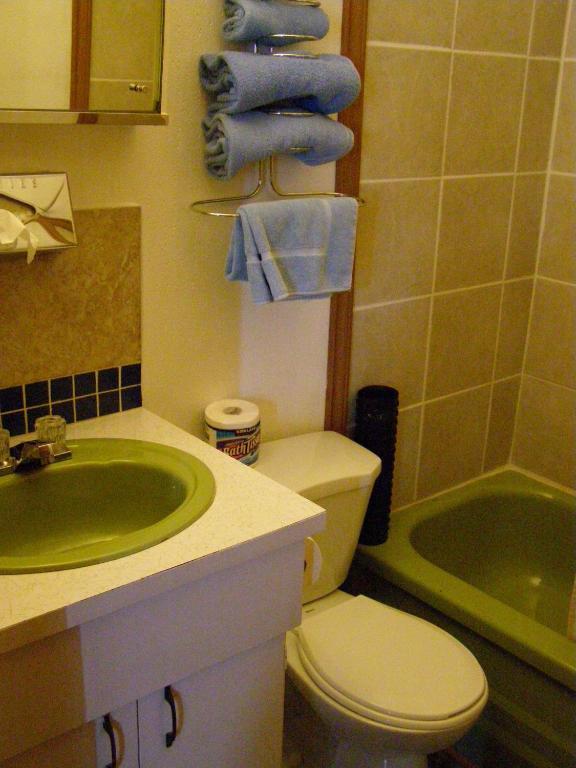 Blue Mountain Motel Pincher Creek Quarto foto