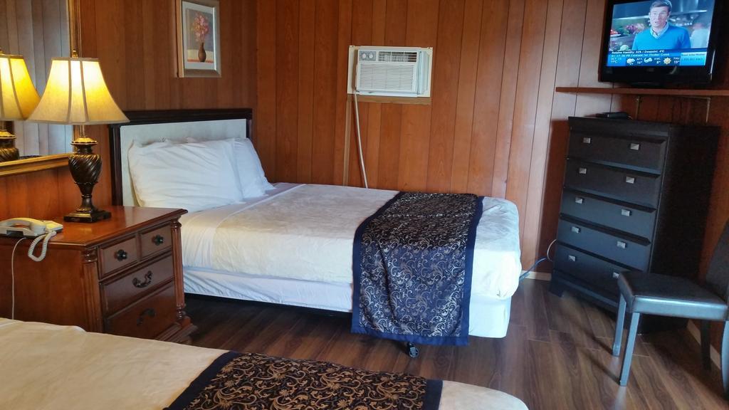 Blue Mountain Motel Pincher Creek Quarto foto