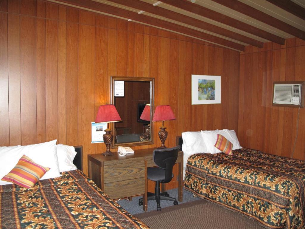 Blue Mountain Motel Pincher Creek Quarto foto